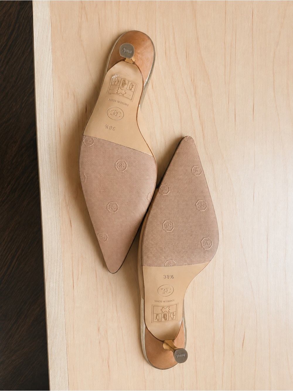 Vintage CHANEL Beige with Black Pointed Toe Mule Heels size 38.5 - Picture 6 of 12